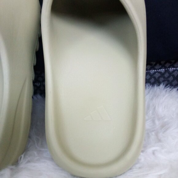 ADIDAS YEEZY SLIDES